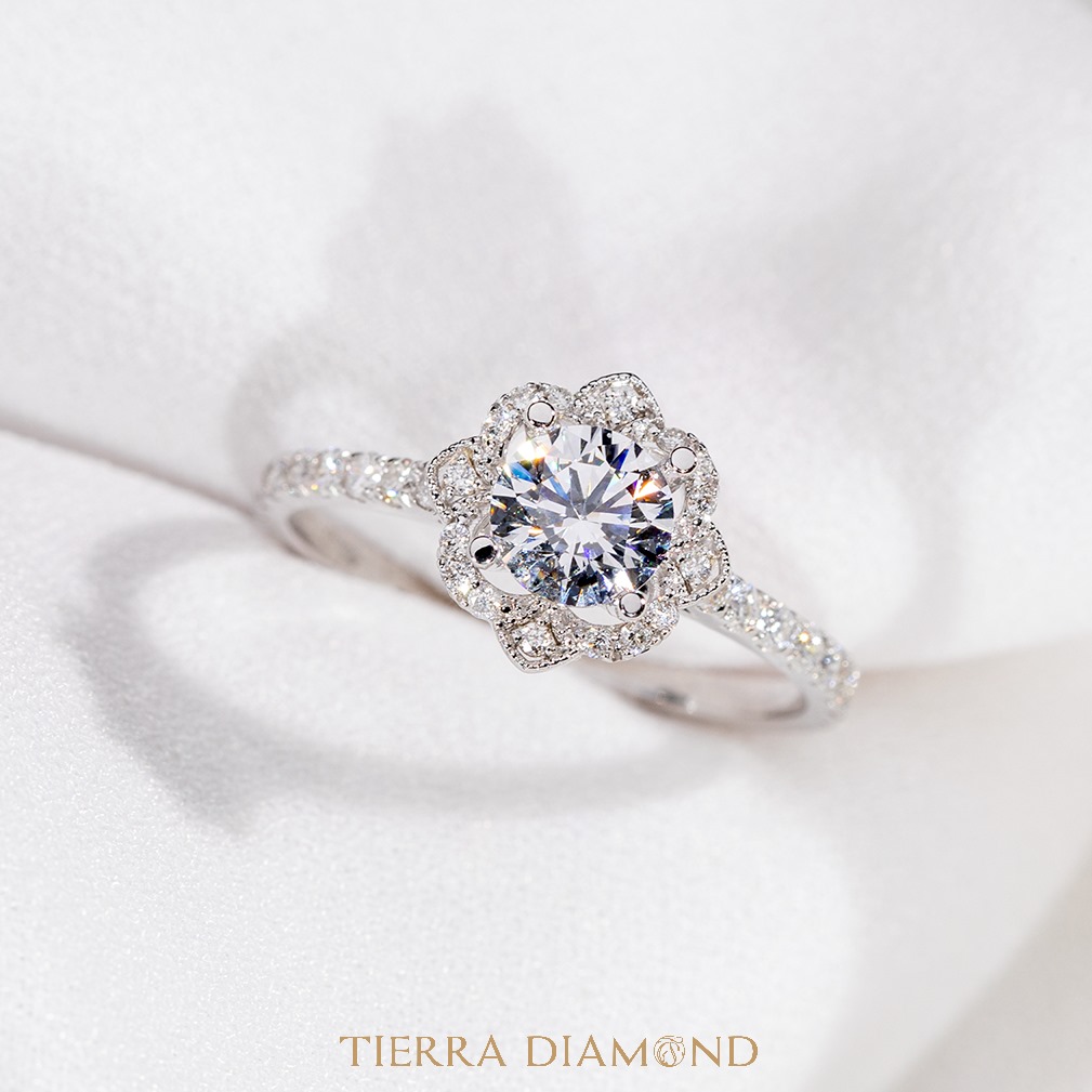 Mẫu nhẫn kim cương tròn cách điệu